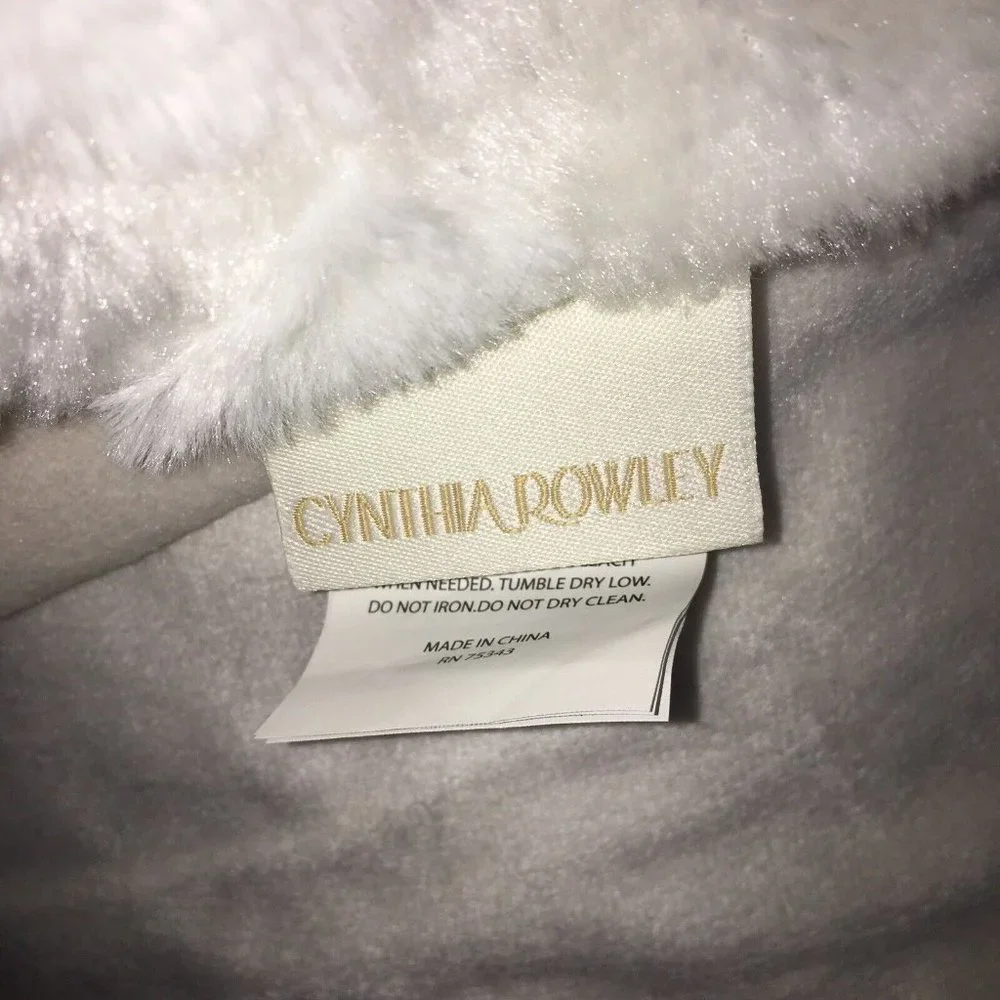 CYNTHIA ROWLEY Ivory Faux Fur Sculpted Snowflake Throw Blanket Christmas Holiday